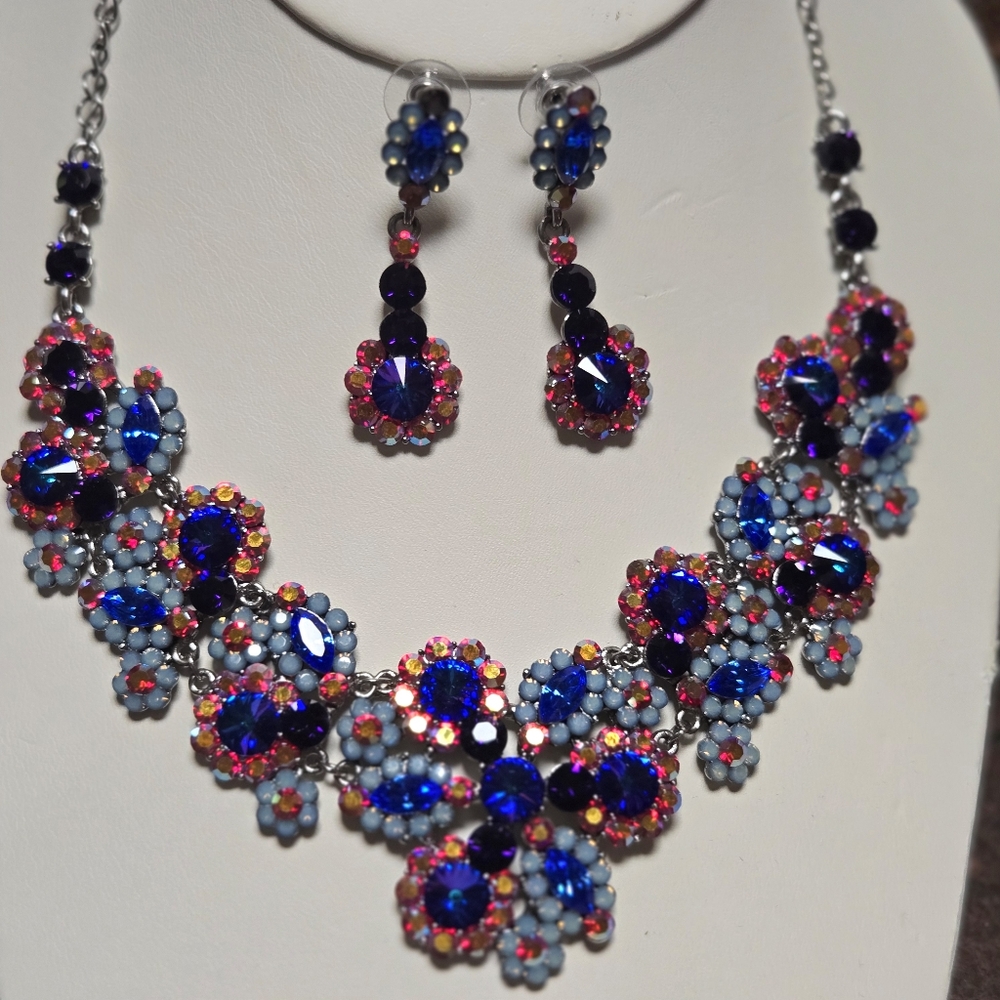 Elegant Swarovski Siam and AB Floral Necklace Set - New